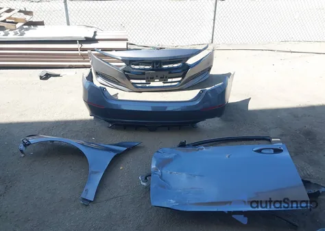 2018 Honda Accord Lx z USA, uszkodzony, nr VIN 1HGCV1F13JA071467